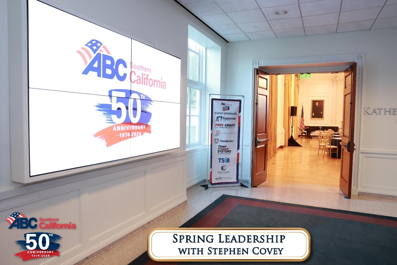 A large screen in a room

Description automatically generated