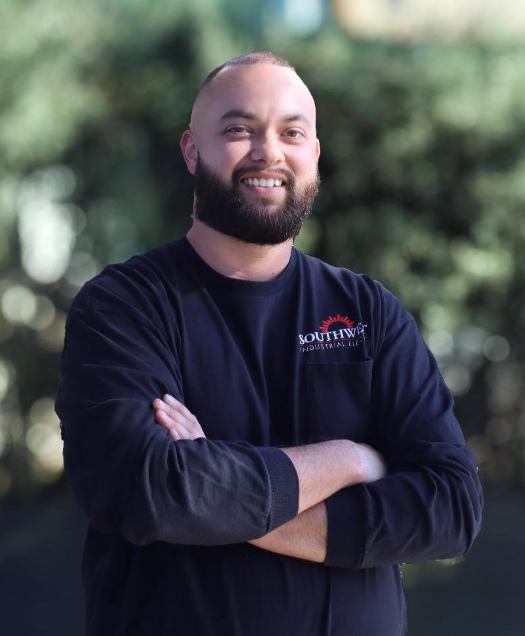 A person with his arms crossed

AI-generated content may be incorrect.